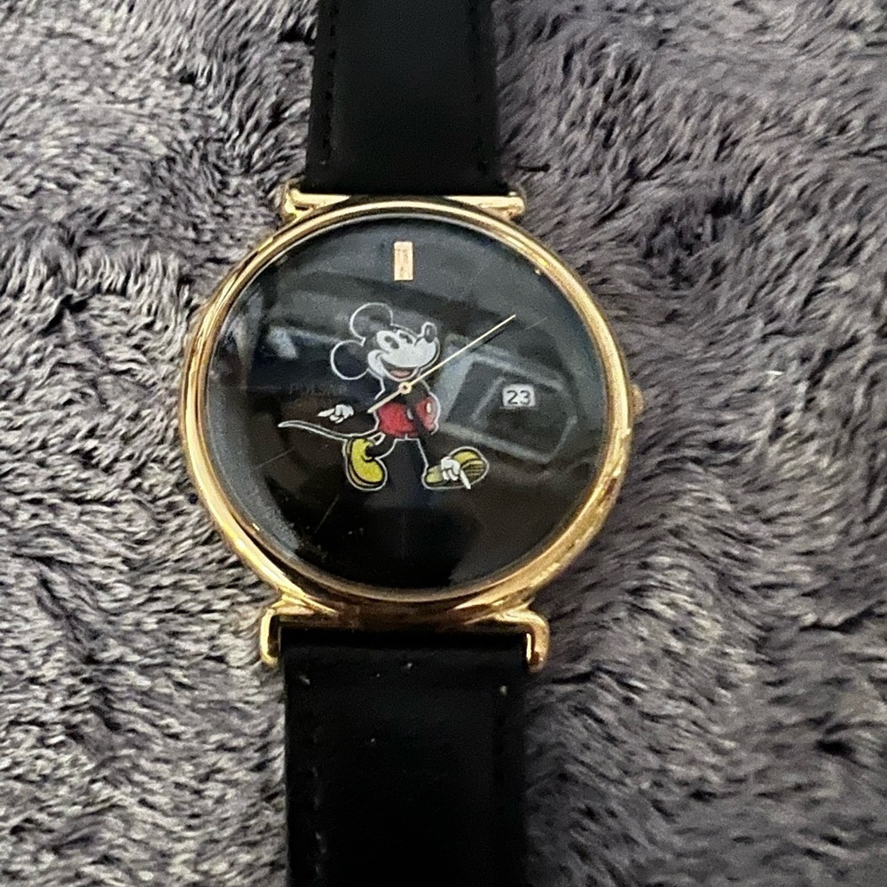 Vintage Pulsar Disney Mickey Mouse Date Watch